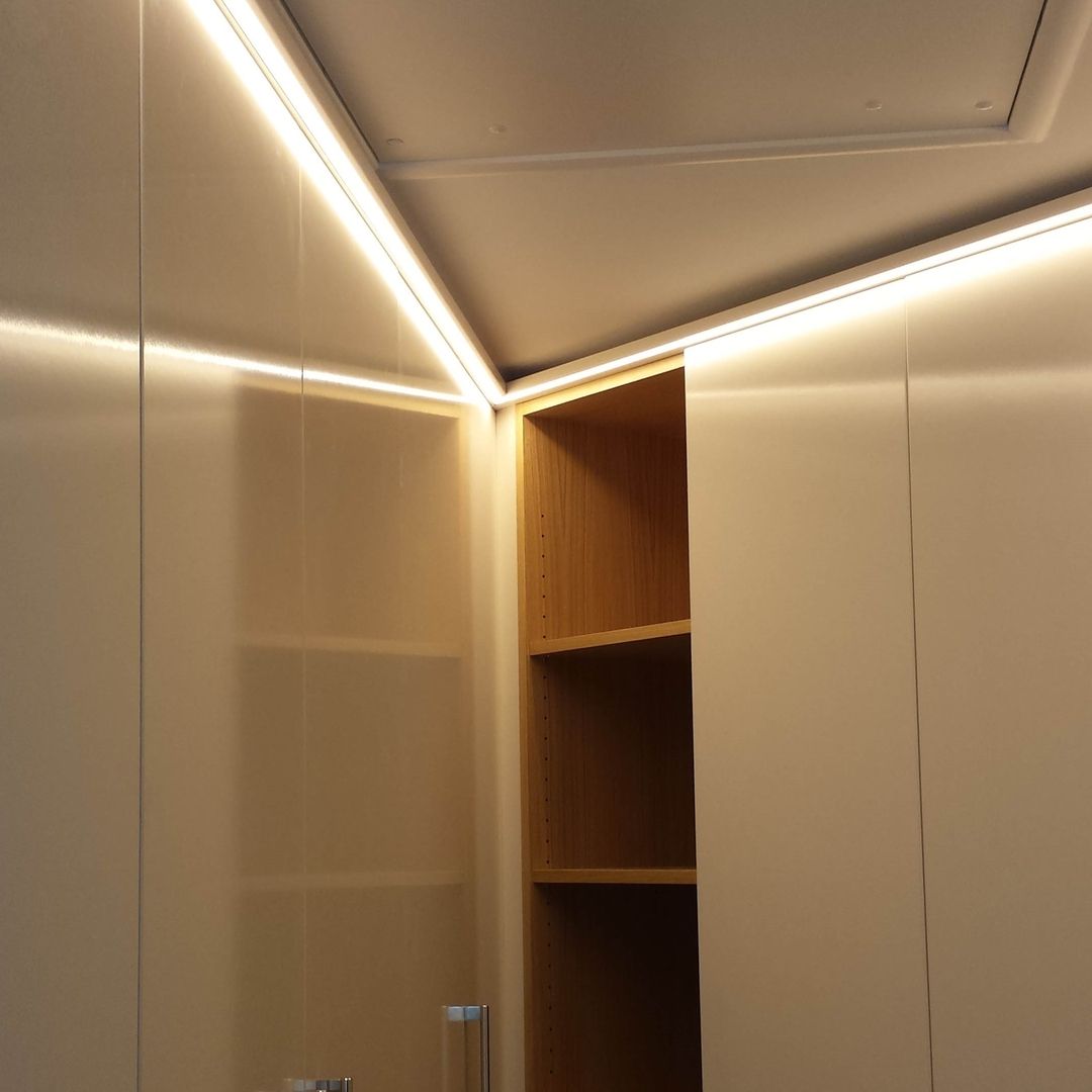 Für unsere Monteure eine Routine, bei Ihnen das Highlight - Lichtinstallation in einem Schrank